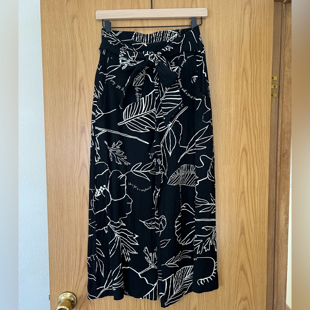 Sseko Designs Cropped Magic Pants in Hide & Seek